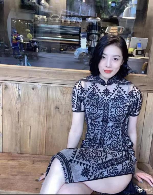 中石油某董事长小三微博小号劲爆照片曝光深扒下还有励志故事